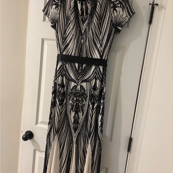 R&M Richards Black and Silver Sequin Maxi Gown Size 16 NWT - Picture 6 of 10